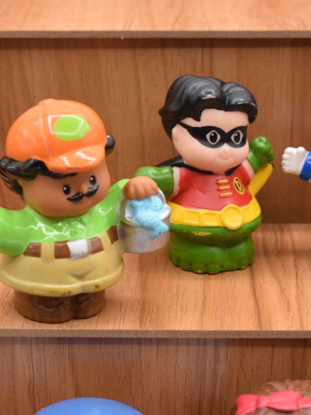 Fisher Price Little People Emma Farm Girl Koby Prince Eric Zookeeper Pilot Robin - Picture 2 of 9